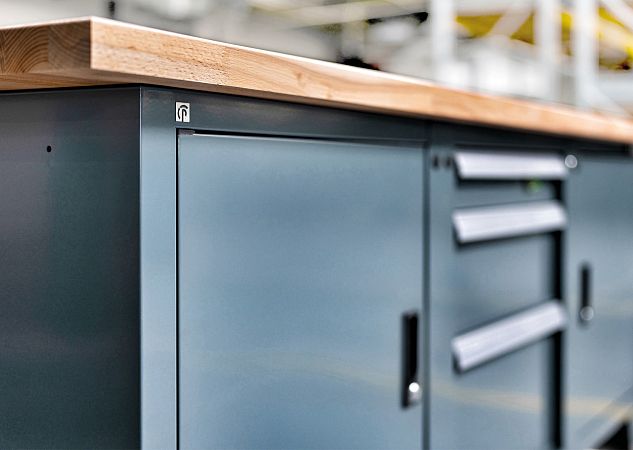 Zamykací systém pri dielenskom nábytku – zabráni strate náradia aj hádkam na pracovisku